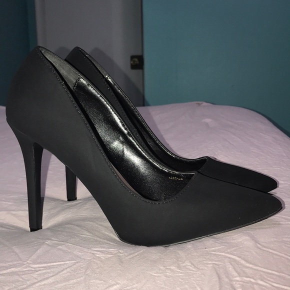 Heels - Picture 2 of 4